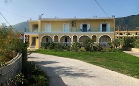 Almiriki Studios & Apartments